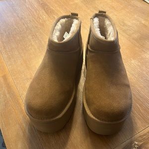 Ugg Classic Ultra Mini Platform Boots NEW Chestnut  size 8